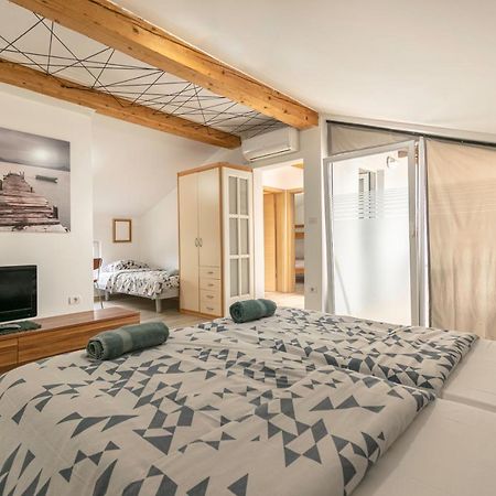Hangar Apartments Изола Экстерьер фото