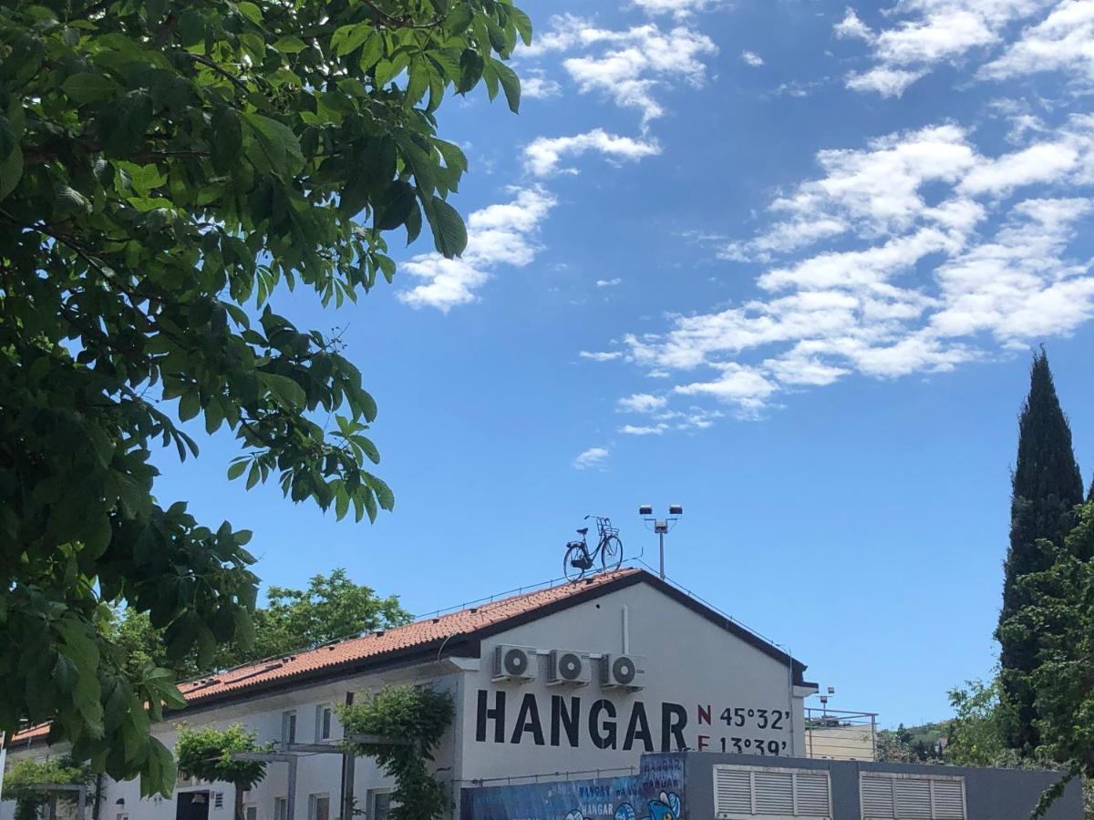 Hangar Apartments Изола Экстерьер фото