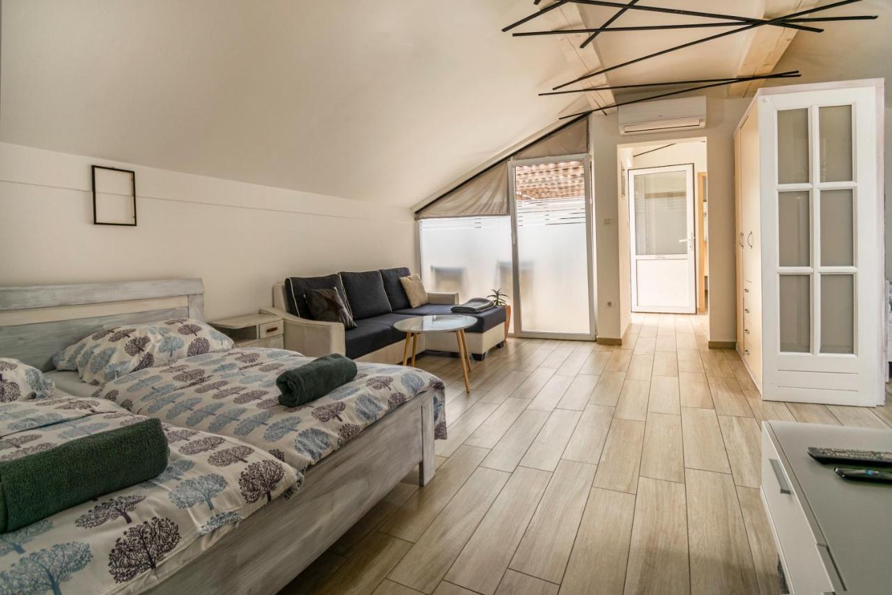 Hangar Apartments Изола Экстерьер фото