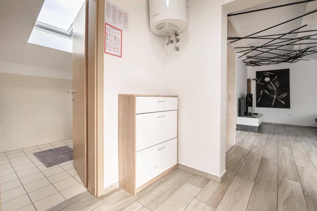 Hangar Apartments Изола Экстерьер фото