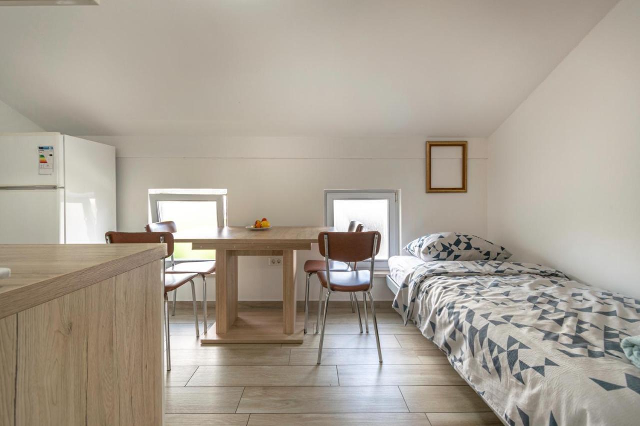 Hangar Apartments Изола Экстерьер фото