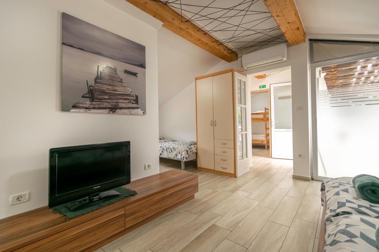 Hangar Apartments Изола Экстерьер фото