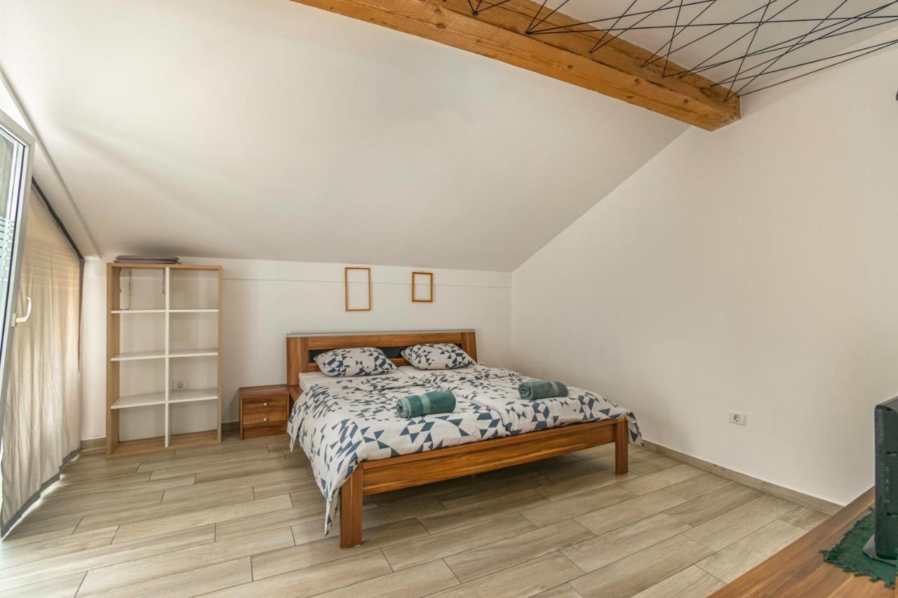 Hangar Apartments Изола Экстерьер фото