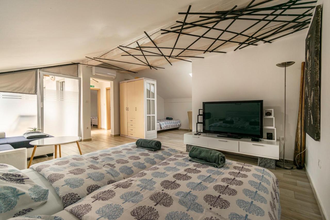 Hangar Apartments Изола Экстерьер фото