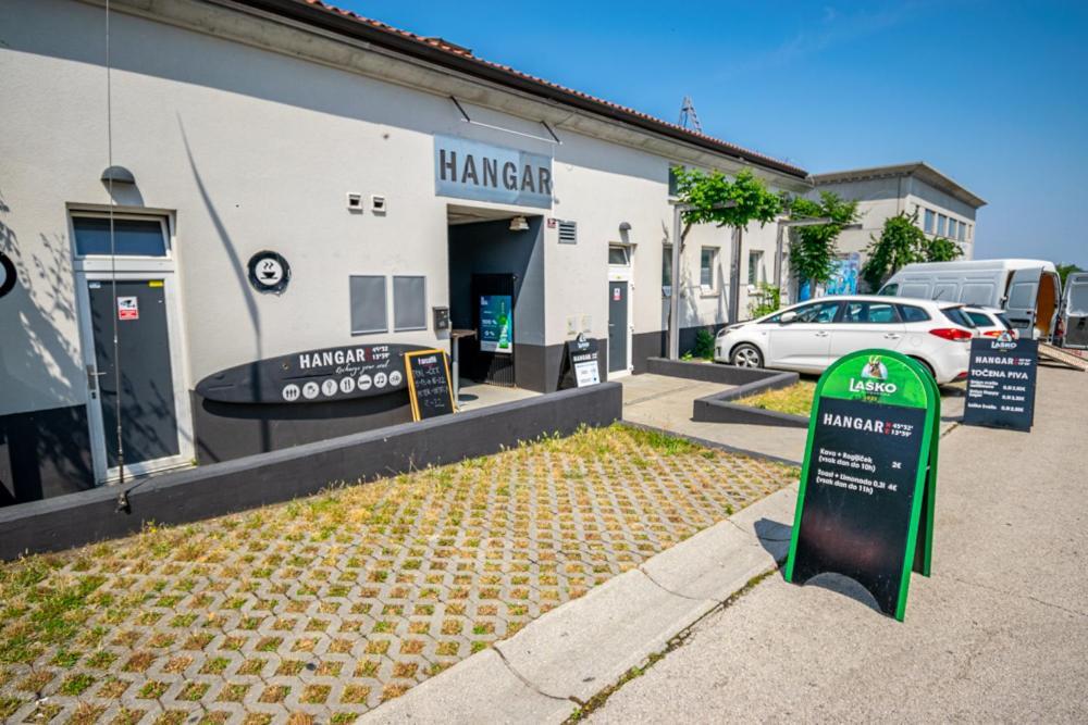 Hangar Apartments Изола Экстерьер фото