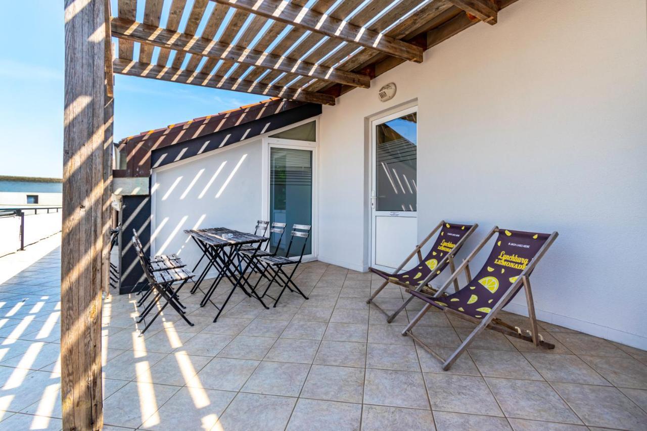 Hangar Apartments Изола Экстерьер фото