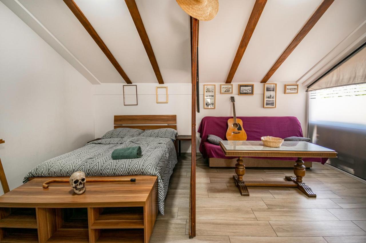 Hangar Apartments Изола Экстерьер фото