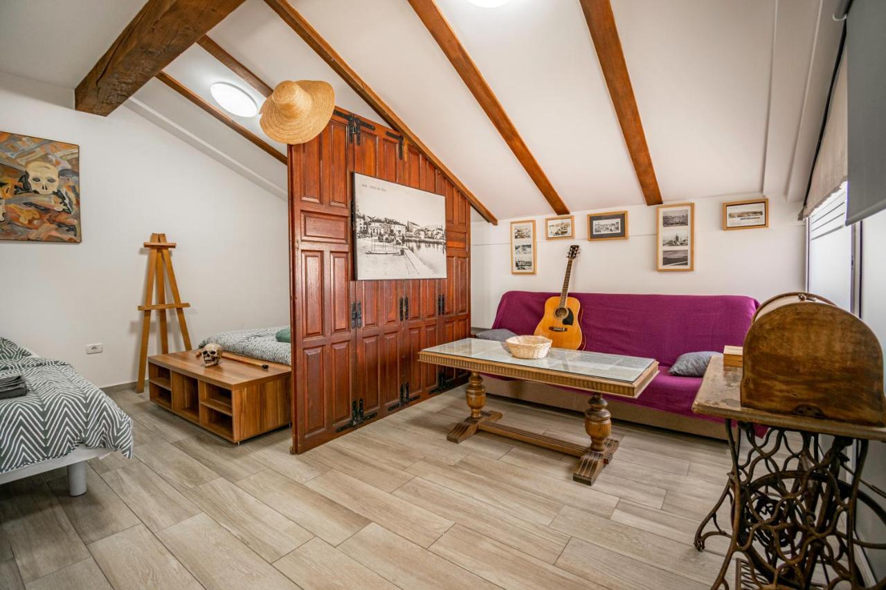 Hangar Apartments Изола Экстерьер фото