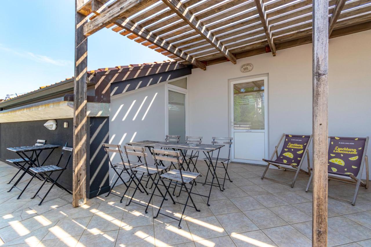 Hangar Apartments Изола Экстерьер фото