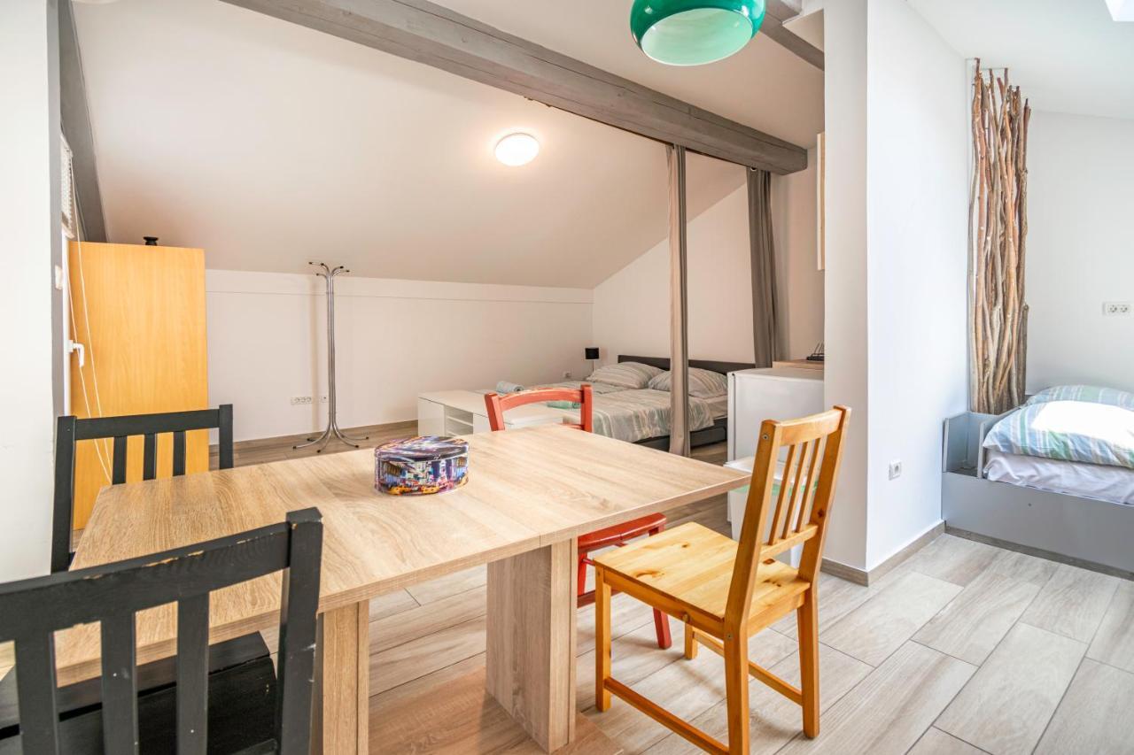 Hangar Apartments Изола Экстерьер фото